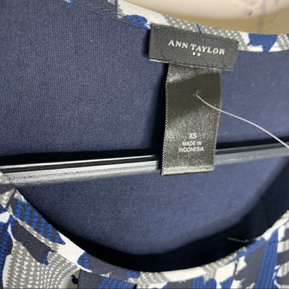 Ann Taylor XS or Small blue top - Picture 3 of 4